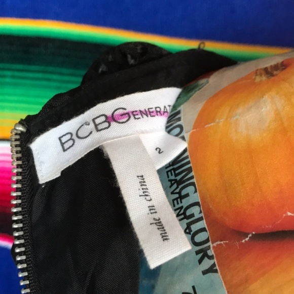 BCBGeneration Ruffle Back Jacquard Pattern Zi - Picture 7 of 9